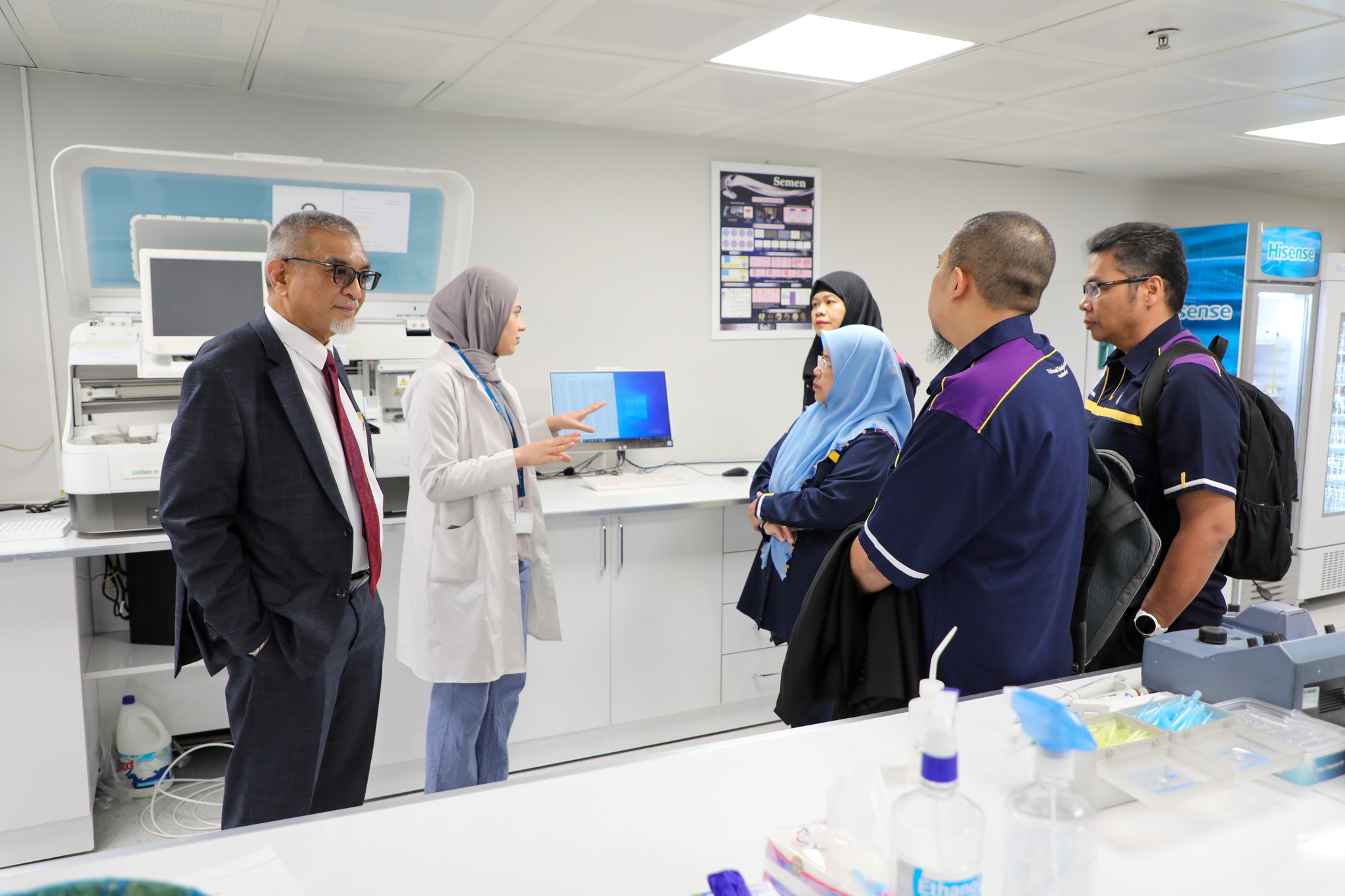 A prominent delegation from (UiTM) and the Presidency of (QIU) paid a visit to Anwar Sheikha Medical City